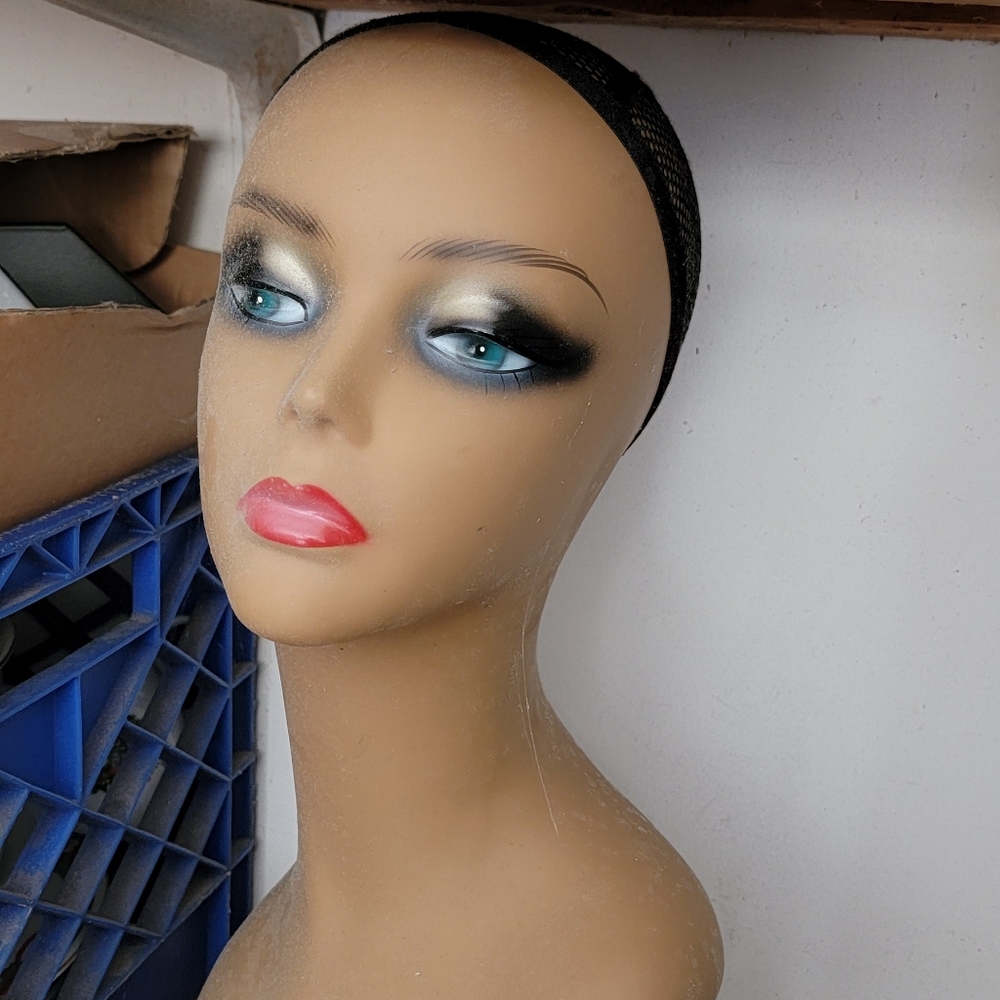 Mannequin heads